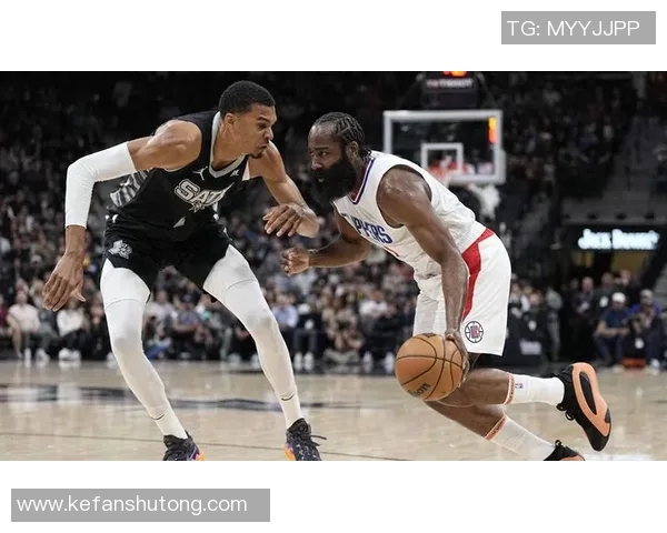 快船与马刺的对决回顾2015至2016赛季精彩瞬间与战术分析 快船与马刺的对决回顾2015至2016赛季精彩瞬间与战术分析