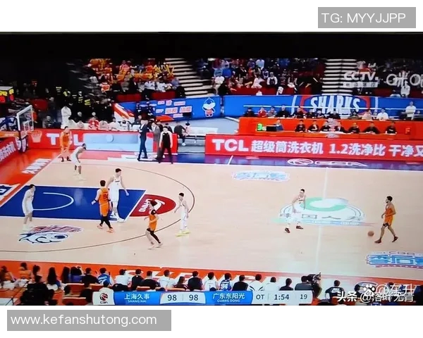 广东宏远与山东争夺总决赛冠军的激烈对决与精彩瞬间回顾